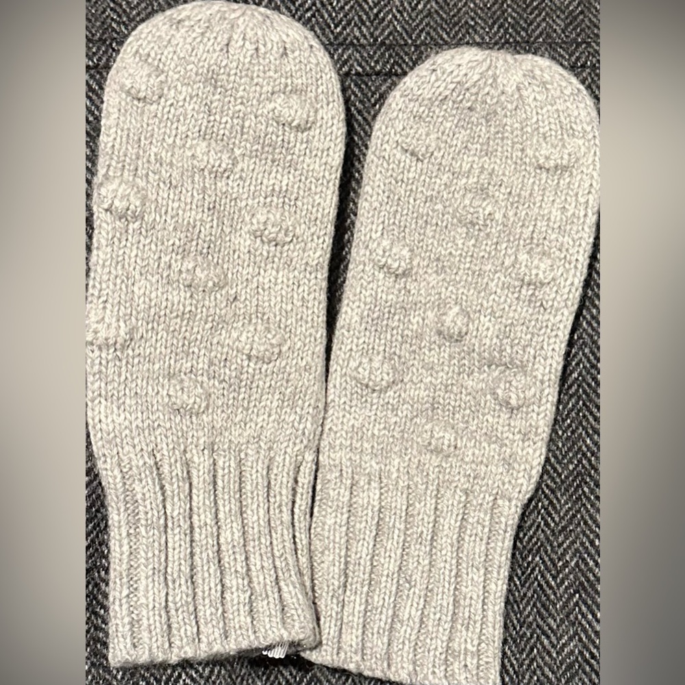 J crew Crewcuts Bobble mittens. Heather grey. Size small. NWT.